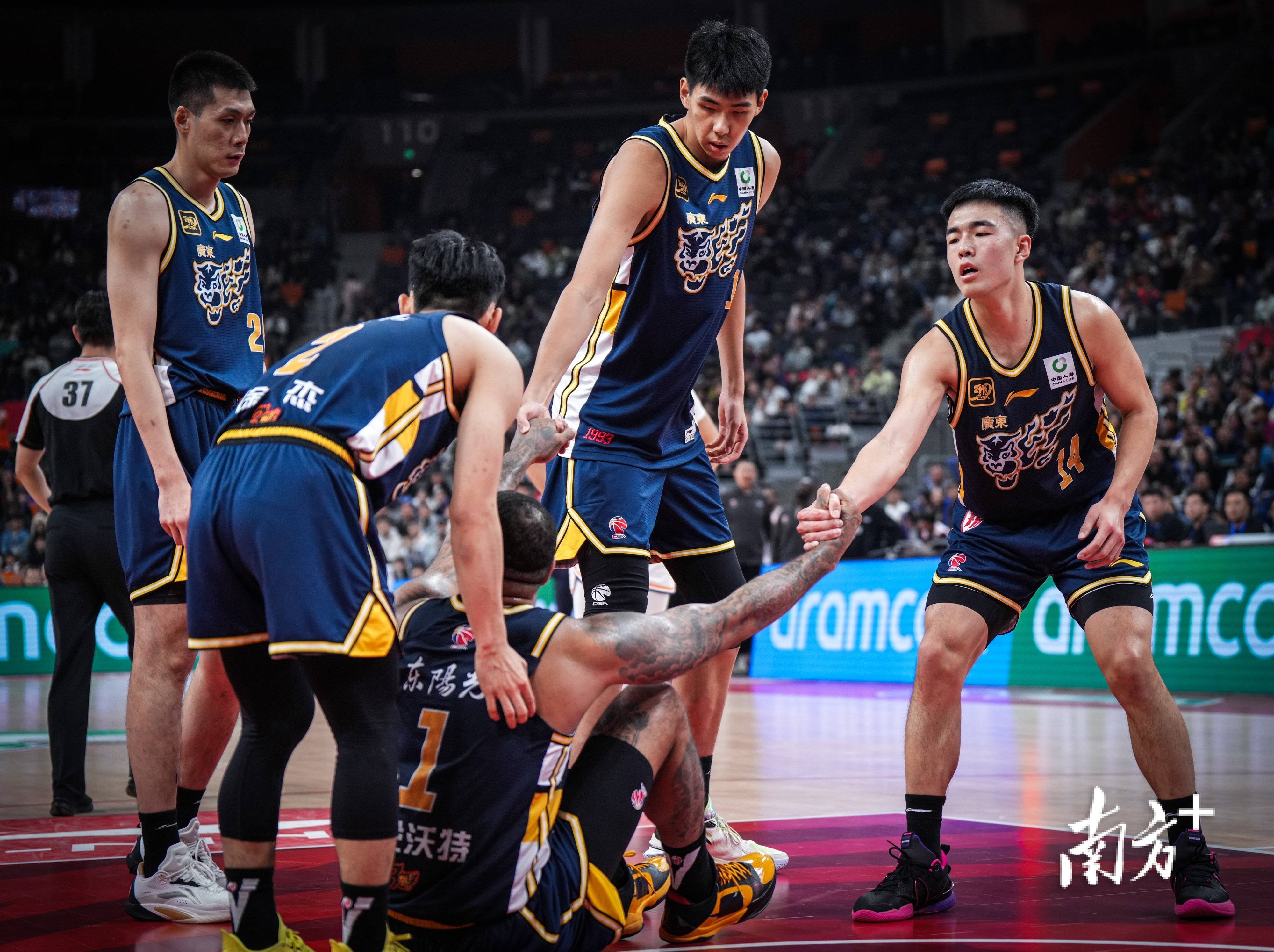 南宫在线入口 -包含赛后体能课后，圣安东尼奥马刺完成体检备战CBA季后赛，话题不断，轮换策略成焦点的词条